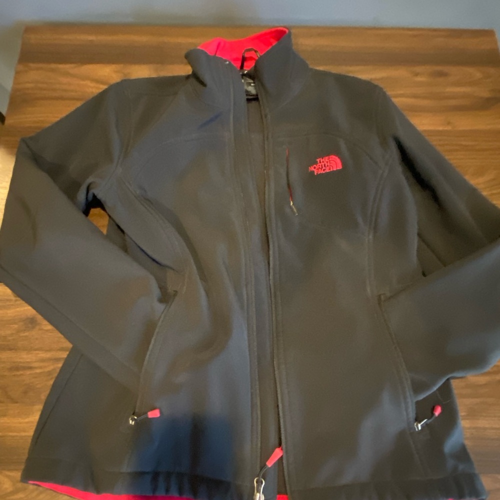 The North Face Women's Black Apex Bionic She’ll Jacket